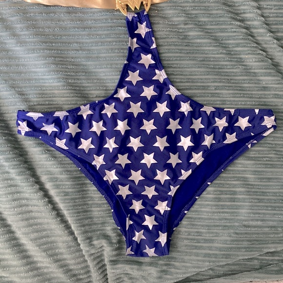 Wonder Woman bathing suit (size small) - Picture 3 of 7